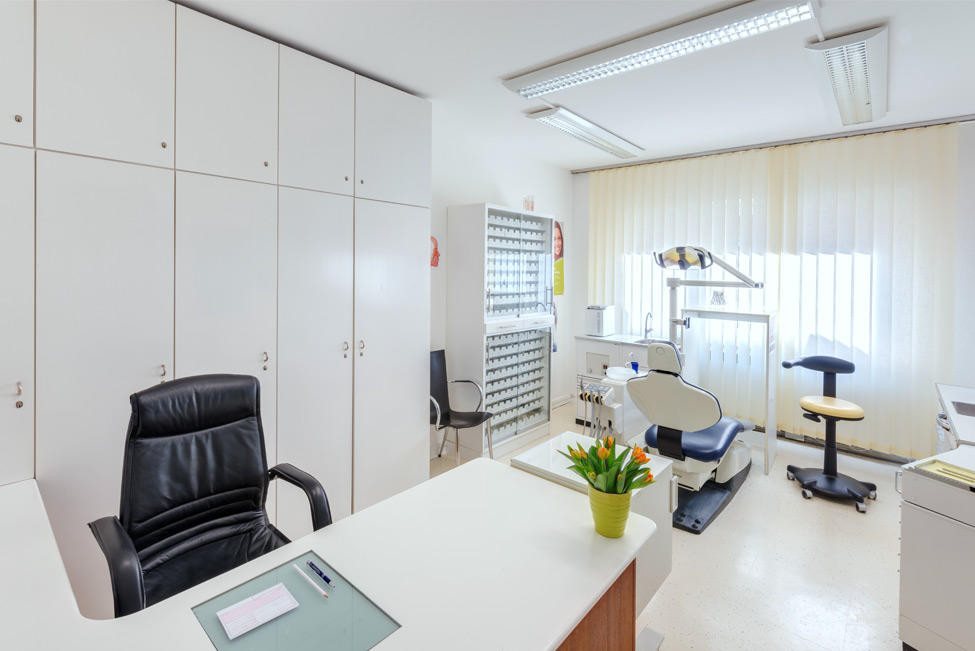 Dr. med. Michael Hanicke - Kieferorthopädie Köln  